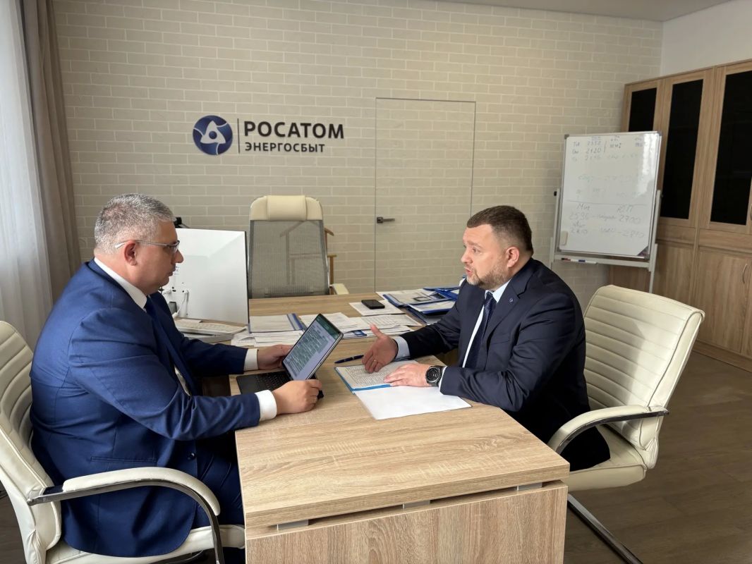 Александр Новиков: Сегодня провёл рабочую встречу с заместителем Генерального директора - директором филиала «Росатом Энергосбыт» Смоленск Дмитрием Александровичем Базаровым Александр Новиков: Сегодня провёл рабочую встречу с заместителем Генерального директора - директором филиала «Росатом Энергосбыт» Смоленск Дмитрием Александровичем Базаровым