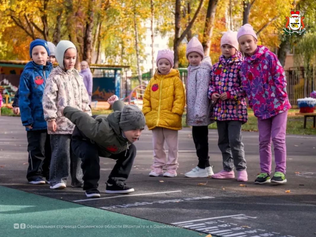 В Десногорске открыли спортивную площадку для дошкольников В Десногорске открыли спортивную площадку для дошкольников