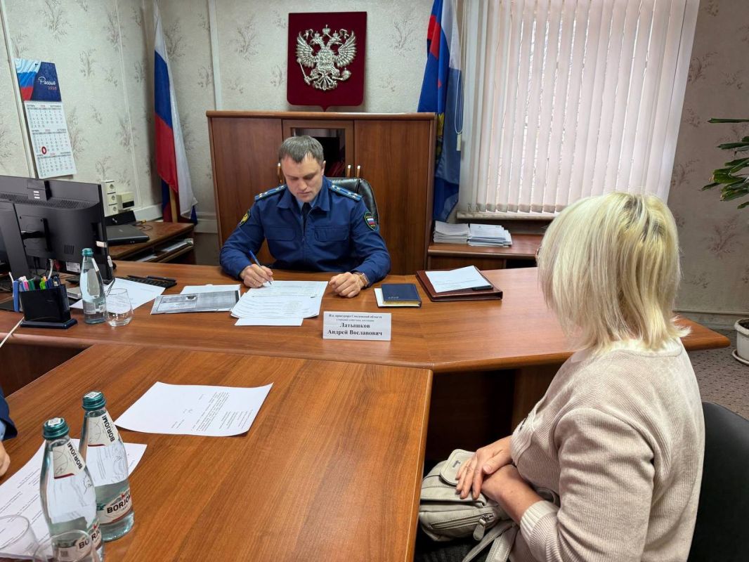 Исполняющий обязанности прокурора Смоленской области Андрей Латышков провел личный прием граждан в Угранском муниципальном округе Исполняющий обязанности прокурора Смоленской области Андрей Латышков провел личный прием граждан в Угранском муниципальном округе