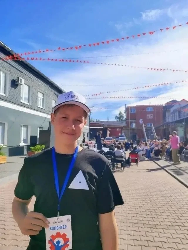 Александр Новиков: Среди полуфиналистов конкурса «Лидер добровольчества Смоленской области — 2026» есть ребята, которые особенно заслуживают внимания, — самые юные участники в возрасте от 14 до 17 лет