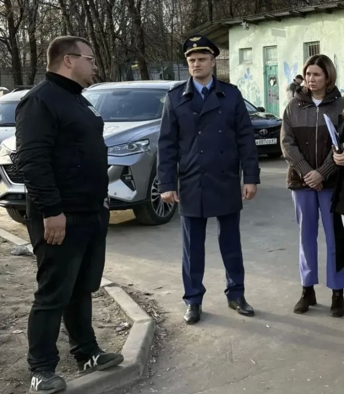 Исполняющий обязанности прокурора Смоленской области Андрей Латышков проверил ход строительных работ на объектах образования в Смоленске Исполняющий обязанности прокурора Смоленской области Андрей Латышков проверил ход строительных работ на объектах образования в Смоленске
