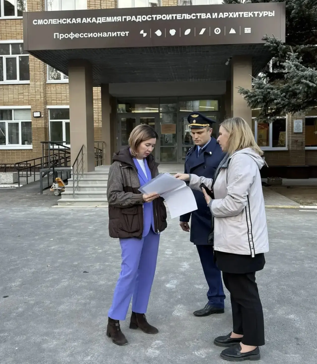 Исполняющий обязанности прокурора Смоленской области Андрей Латышков проверил ход строительных работ на объектах образования в Смоленске